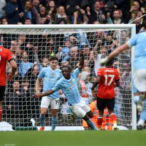 الدوري الإنجليزي يشهد منافسة شرسة في المقدمة