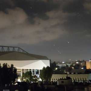 مقذوف إيراني يعبر أجواء تل أبيب