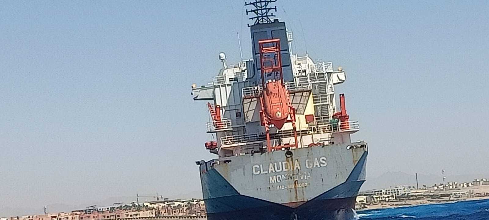السفينة "كلوديا جاس" التي جنحت في مدخل خليج العقبة