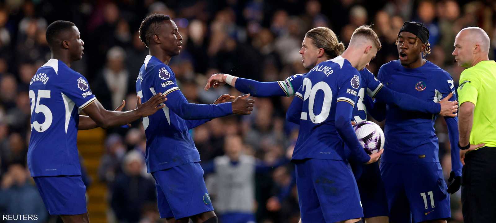 لحظة الخلاف بين اللاعبين