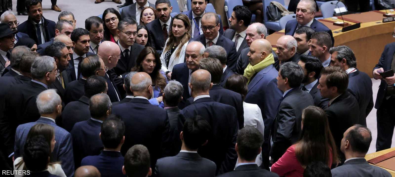 رياض منصور وعدد من السفراء خلال جلسة لمجلس الأمن (أرشيفية)