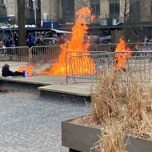 أضرم النار في نفسه أمام مقر محكمة ترامب