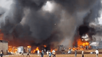 فيديو.. اندلاع حريق ضخم في مخيم للاجئين السوريين في لبنان