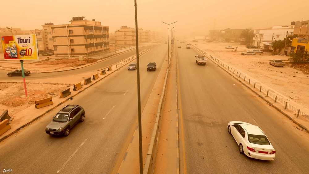 عاصفة رملية في مدينة بنغازي بشرق ليبيا