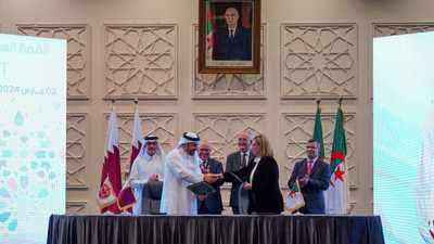 جانب من توقيع الاتفاقية بين الجزائر وشركة بلدنا القطرية