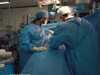 استئصال ورم ضخم لمريض بالمستشفى الميداني الإماراتي