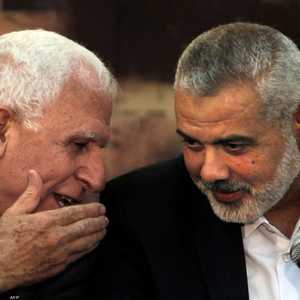 أرشيفية من لقاء بين إسماعيل هنية وعزام الأحمد في أبريل 2014