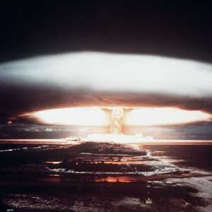 صورة التقطت عام 1971 تظهر انفجارًا نوويًا في جزيرة موروروا