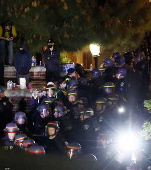 اشتباكات بين الشرطة والمعتصمين في حرم جامعة كاليفورنيا