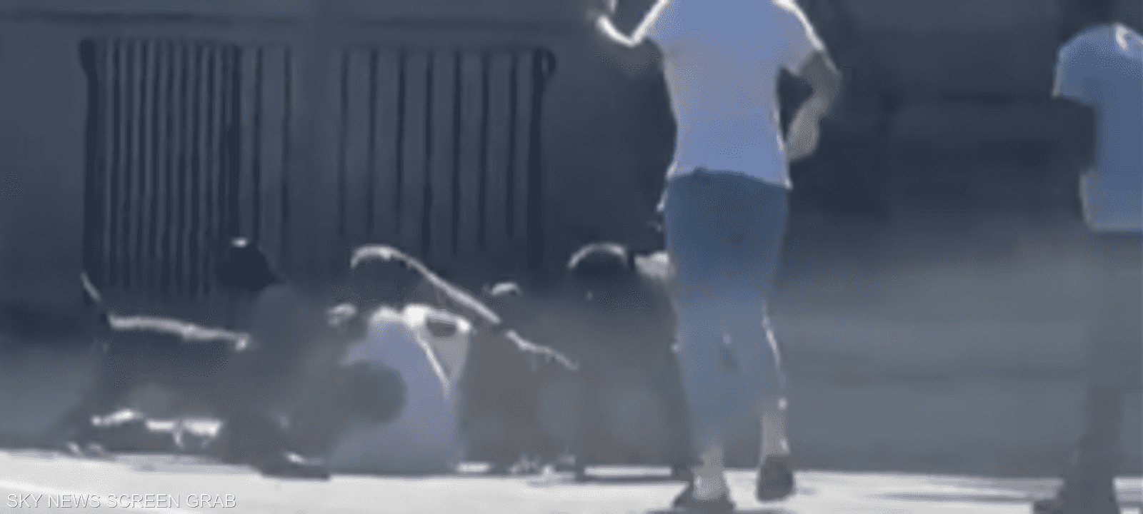 الرجل بجروح في أنحاء متفرقة من جسده