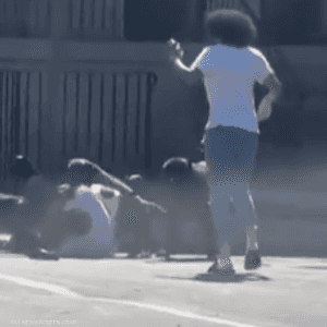 الرجل بجروح في أنحاء متفرقة من جسده