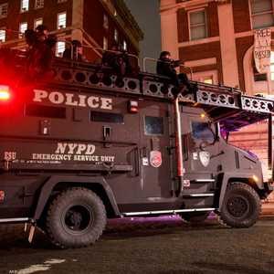 ألقت الشرطة القبض على العشرات بتهمتي السطو والتعدي