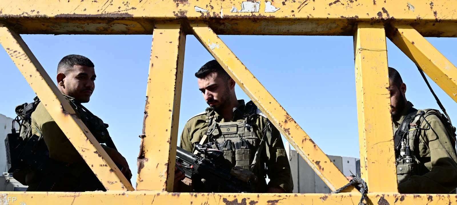 جنود عند معبر كرم أبو سالم