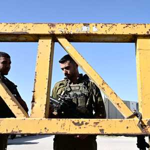 جنود عند معبر كرم أبو سالم