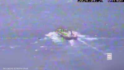 هيئة بحرية بريطانية: "جسم مجهول" يصيب سفينة في البحر الأحمر