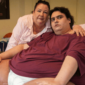 جيسون هولتون ووالدته ليزا