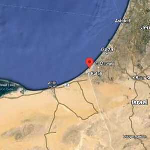 تقع المواصل على الشريط الساحلي للبحر المتوسط،