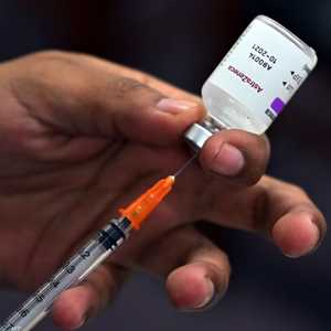 أسترازينيكا تعترف بآثار جانبية للقاحها ضد كورونا