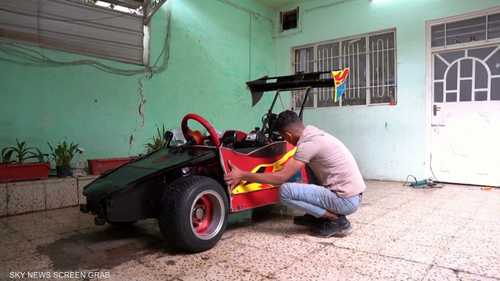 عراقي يصنع سيارة ليتمكن من مساعدة والده في توصيل الطعام