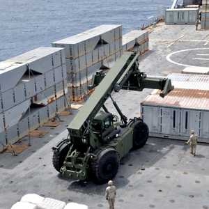 بناء الرصيف تكلف مئات الملايين من الدولارات