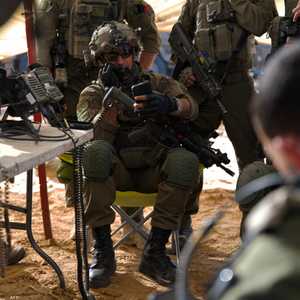 ضابط إسرائيلي شرق رفح جنوب قطاع غزة