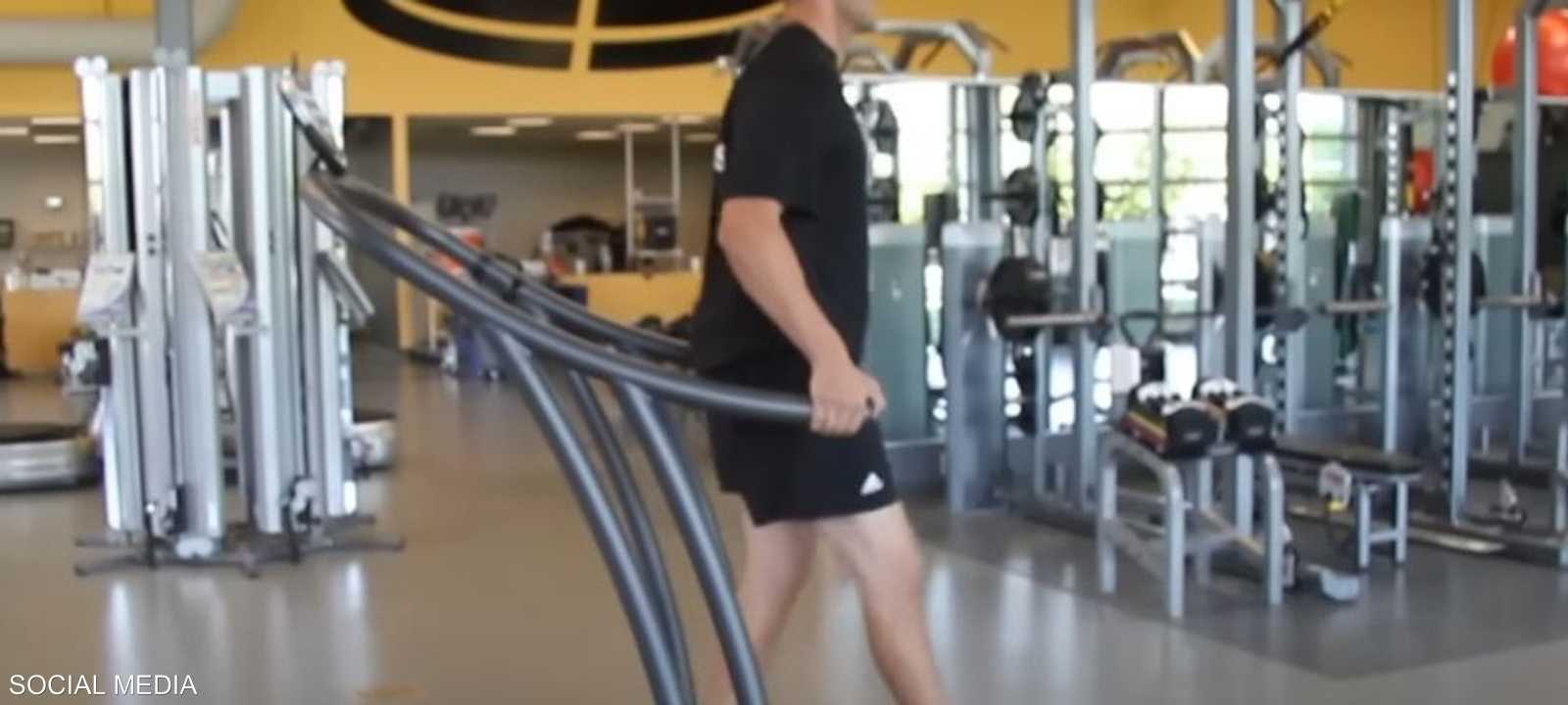 المشي للخلف له فوائد كبيرة