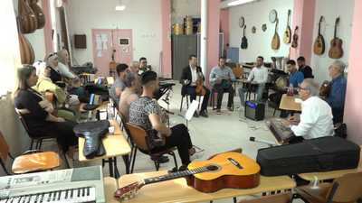 مدارس وجمعيات في مدينة عنابة تعلم الشاب موسيقى "المالوف"