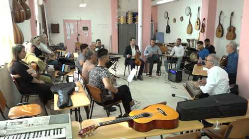 مدارس وجمعيات في عنابة تعلم الشاب موسيقى "المالوف"