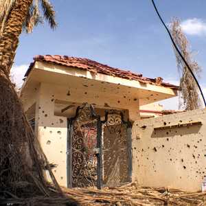 آثار الرصاص على واجهة منزل الرئيس جعفر النميري في الخرطوم