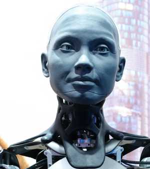 توقعات بدخول البشر في علاقات عميقة مع الروبوتات