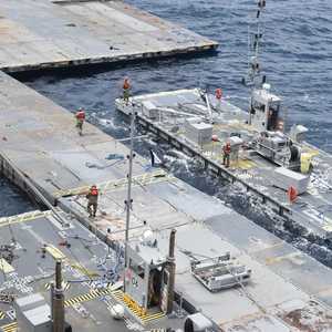 بلغت تكلمة الميناء العائم 320 مليون دولار