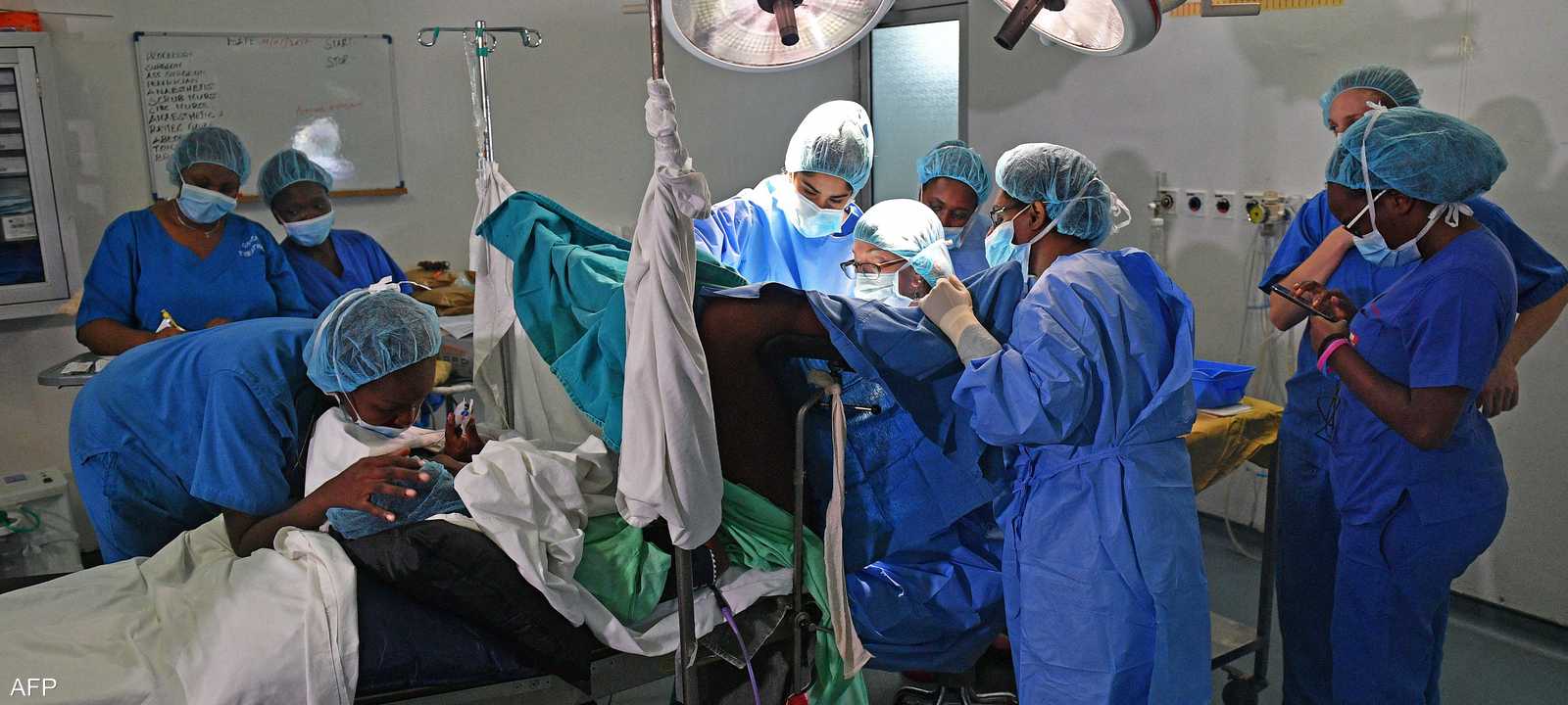 وجود العنصر النسائي يزيد كفاءة العمليات الجراحية