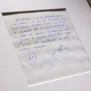 تم التوقيع على المنديل في ديسمبر 2000