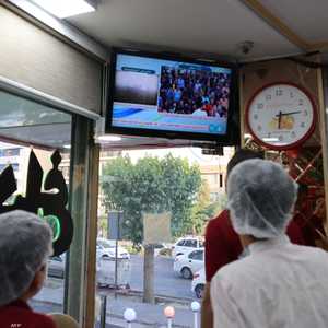 يراقب الشارع الإيراني تطورات الحادث