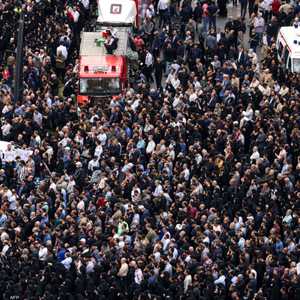 آلاف الإيرانيين يشيعون رئيسي ومرافقية