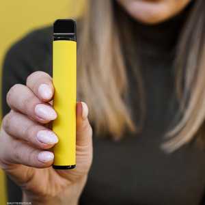 الإقبال على التدخين الإلكتروني يزيد بين الشباب.. أرشيفية