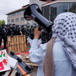 قوات شرطة تتصدى لمؤيدين لفلسطين في جامعة كاليفورنيا..أرشيف