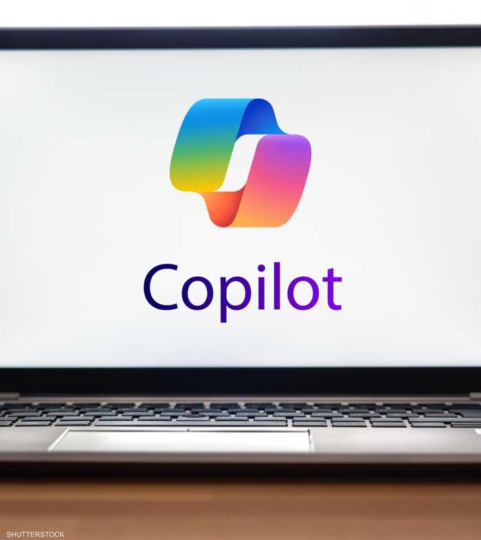 علامة مساعد مايكروسوفت الذكي Copilot تظهر على شاشة حاسوب