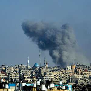 تصاعد الدخان خلال قصف إسرائيلي على رفح
