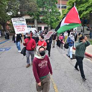 الأكاديميون بجامعة كاليفورنيا أضربوا دعما لاحتجاجات الطلاب