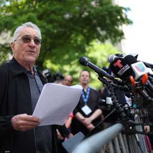 الممثل روبرت دي نيرو يتحدث دعما لجو بايدن خارج محكمة مانهاتن