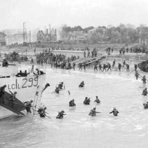 جانب من عملية إنزال الحلفاء لقواتها على سواحل نورماندي