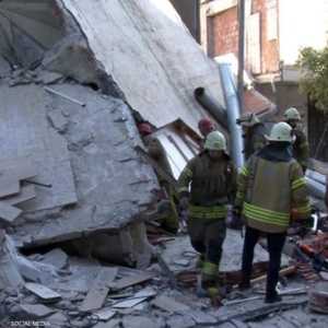 تم انتشال شخصين مصابين من تحت الأنقاض