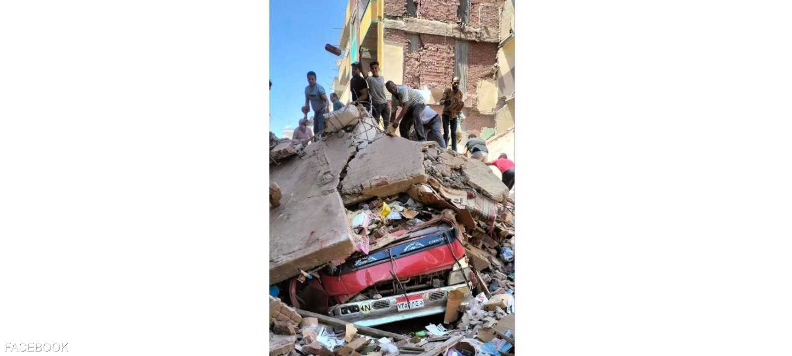 آثار انهيار المبنى السكني