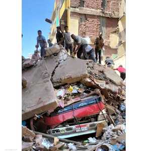 آثار انهيار المبنى السكني