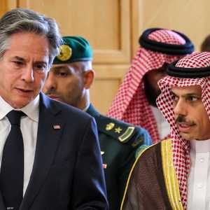 لقاء سابق بين الأمير فيصل بن فرحان وبلينكن