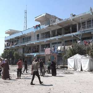 40 قتيلا من النازحين بغارة إسرائيلية على مدرسة لـ"الأونروا"