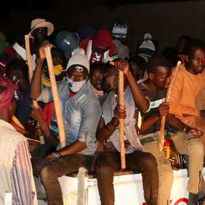 مهاجرون تم إنقاذهم بصدد ترحيلهم إلى ليبيا