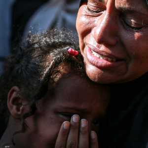 سيدة فلسطينية تبكي فقداءها بقصف على دير البلح -7 يونيو 2024