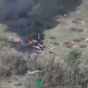 مركبة برادلي تحترق جراء إصابتها بمسيرة "أف بي في" روسية